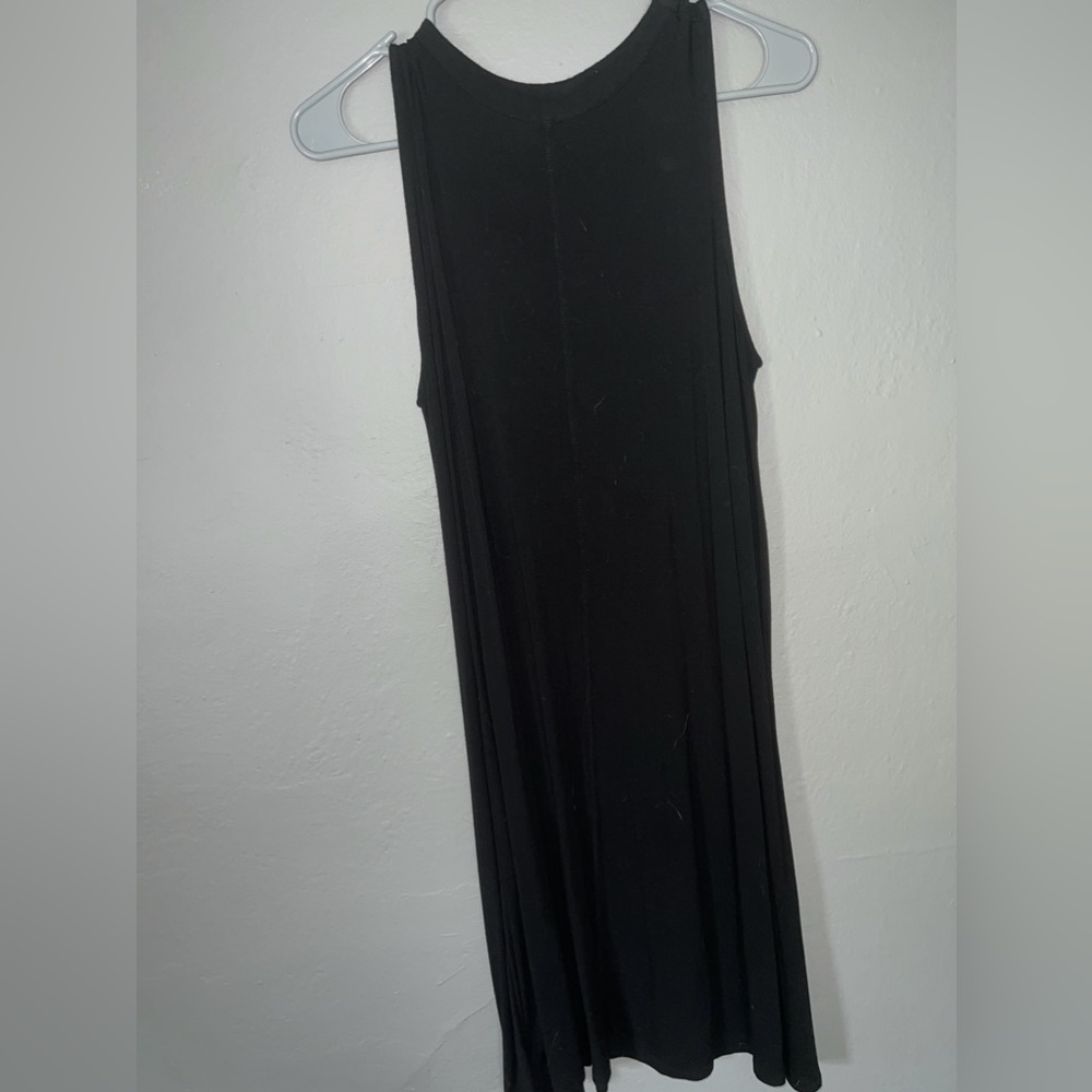 Black sleeveless dress